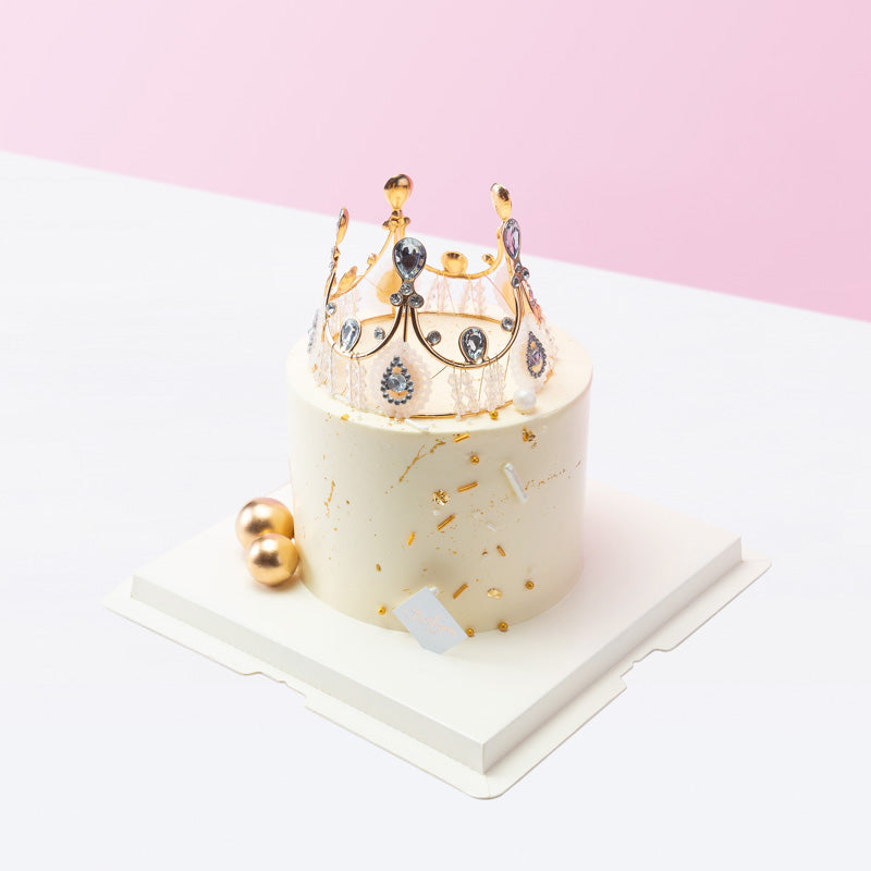 Alternative view of Majestic Crown Cake 2.0