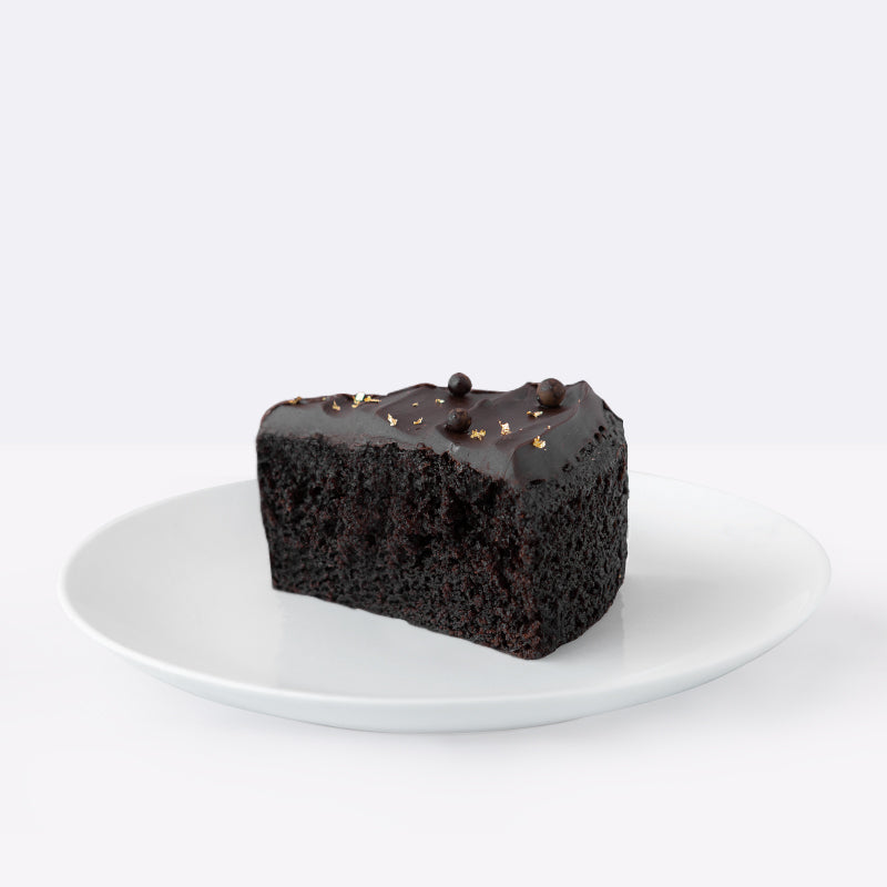 Alternative view of Minimalist Belgian Chocolate Cake