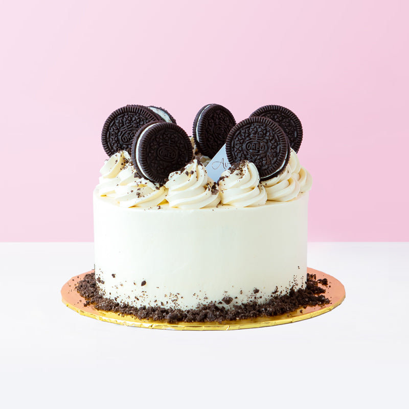 Peanut Butter Oreo Cake cake Avalynn Cakes - CakeRush